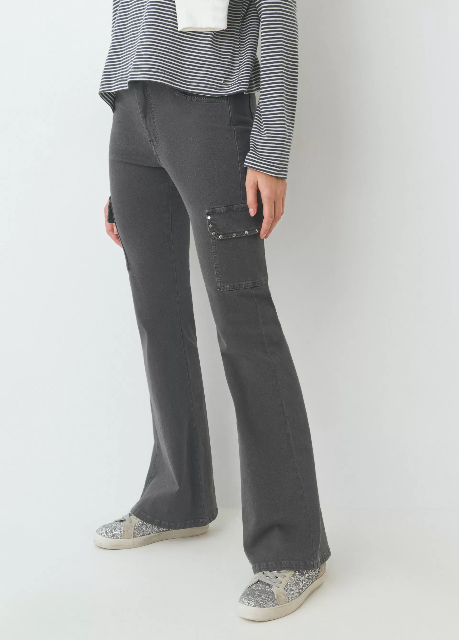 Brownie Pantalón campana cargo tachas